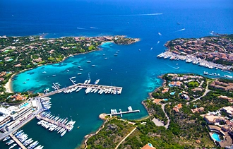 Veduta aerea del porto di Porto Cervo in Sardegna