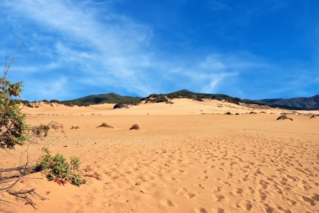 Le Dune di Piscinas: Un Viaggio Tra Natura e Magia