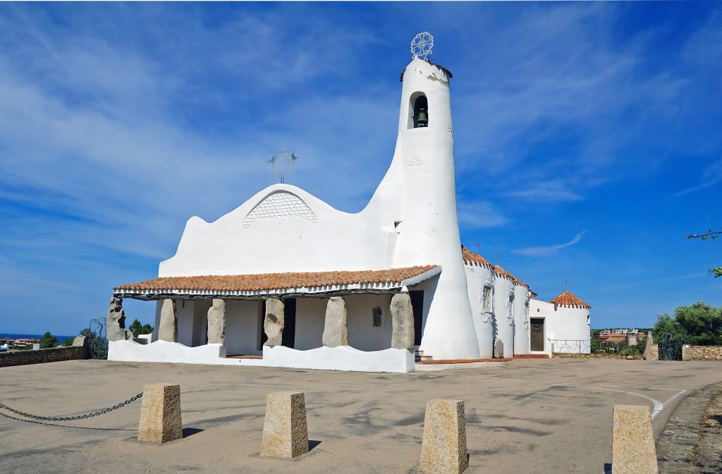 La Chiesa di Stella Maris a Porto Cervo: Un Gioiello di Spiritualità e Bellezza
